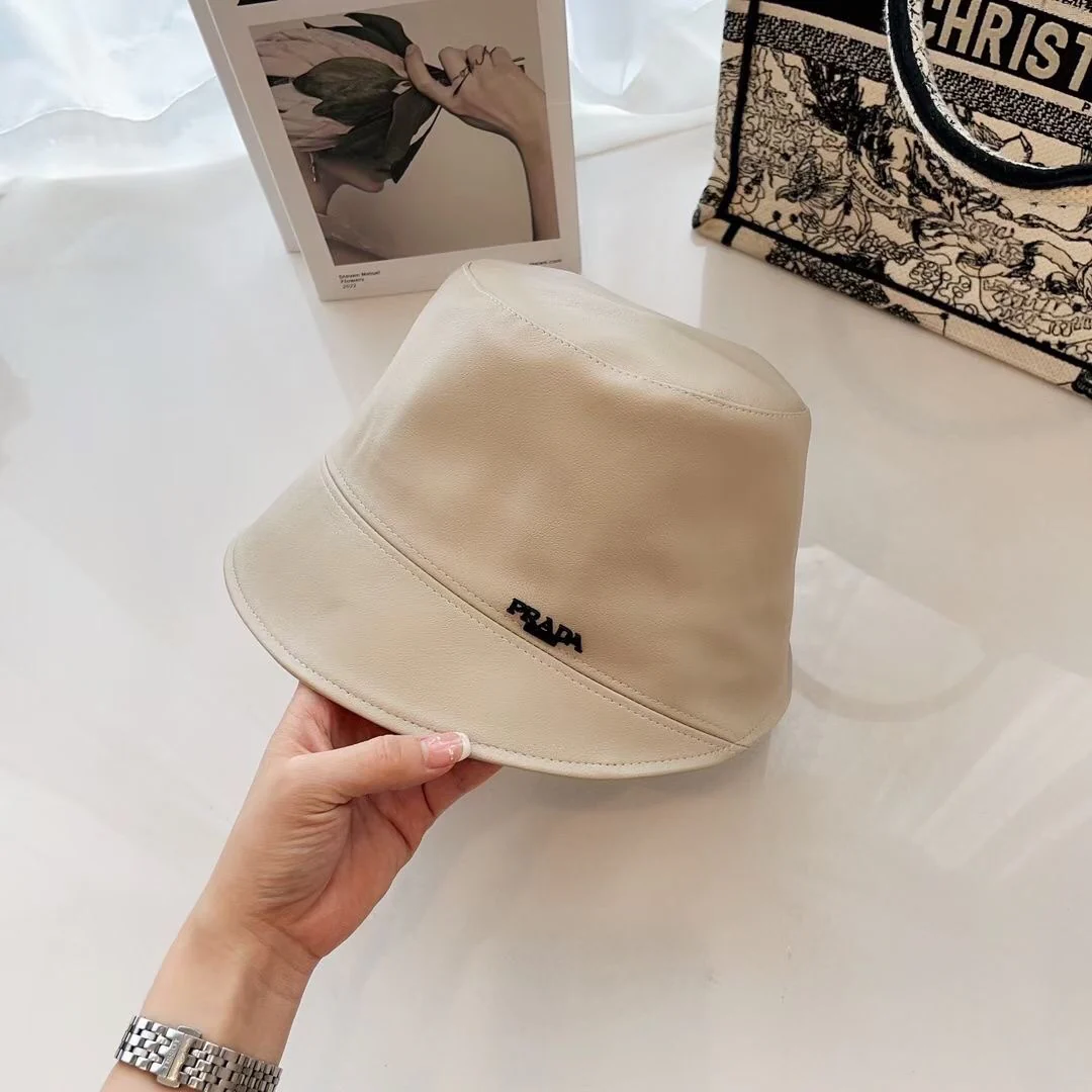 Prada - Кожаная рыбацкая шляпа неправильной формы