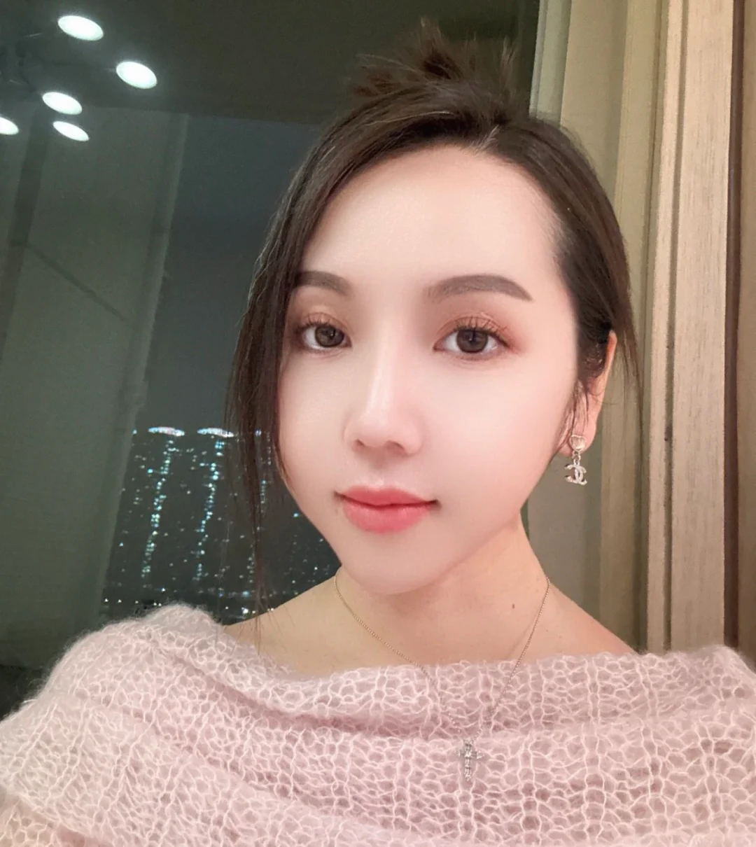 Серьги Chanel с подвеской в ??виде сердца и двойной буквой С, 25 пенсов - розовые - синие