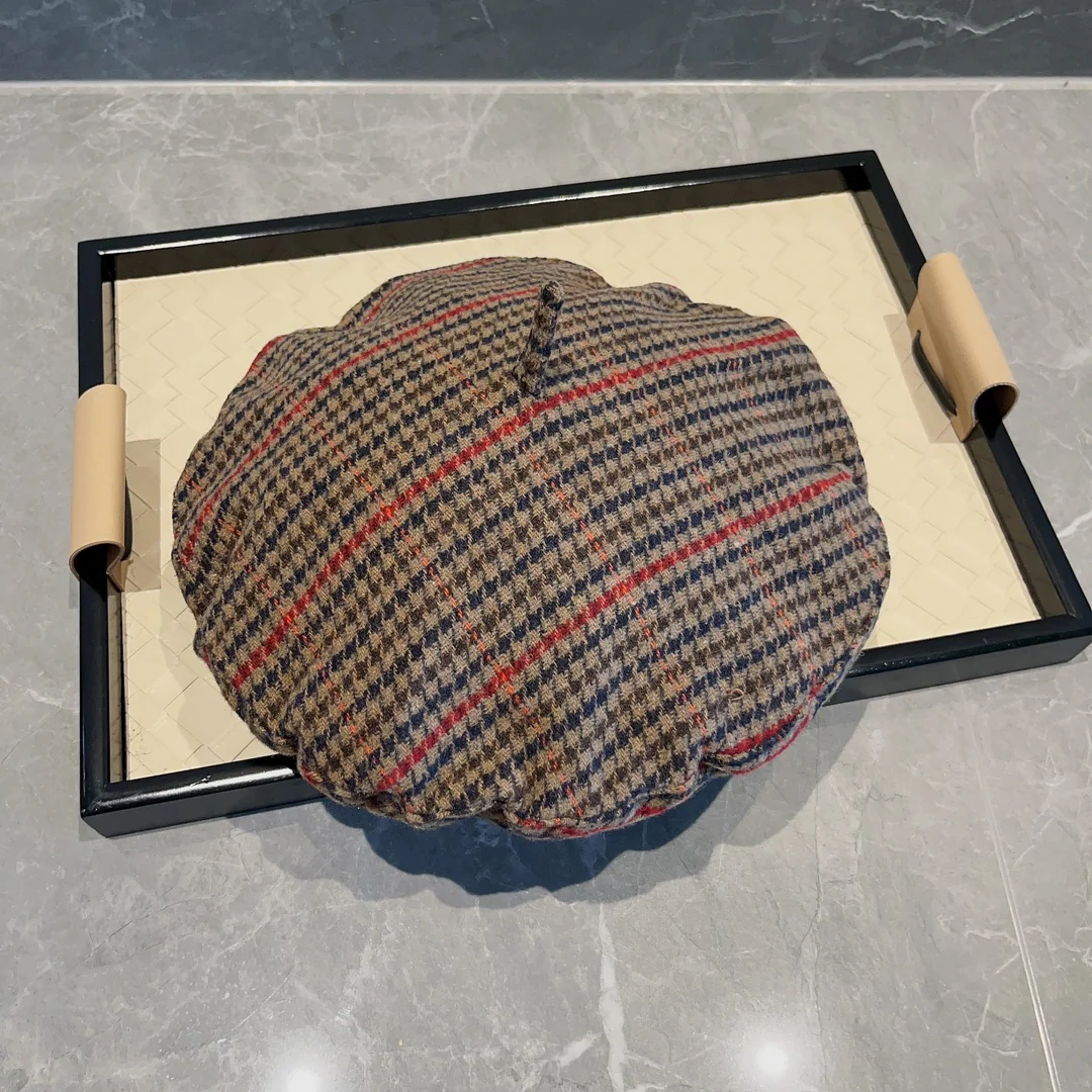 Prada - Ретро клетчатый берет из коллекции осень/зима - красный