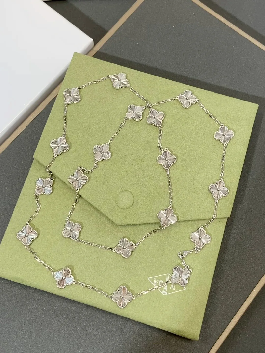 Van Vek - Колье 009