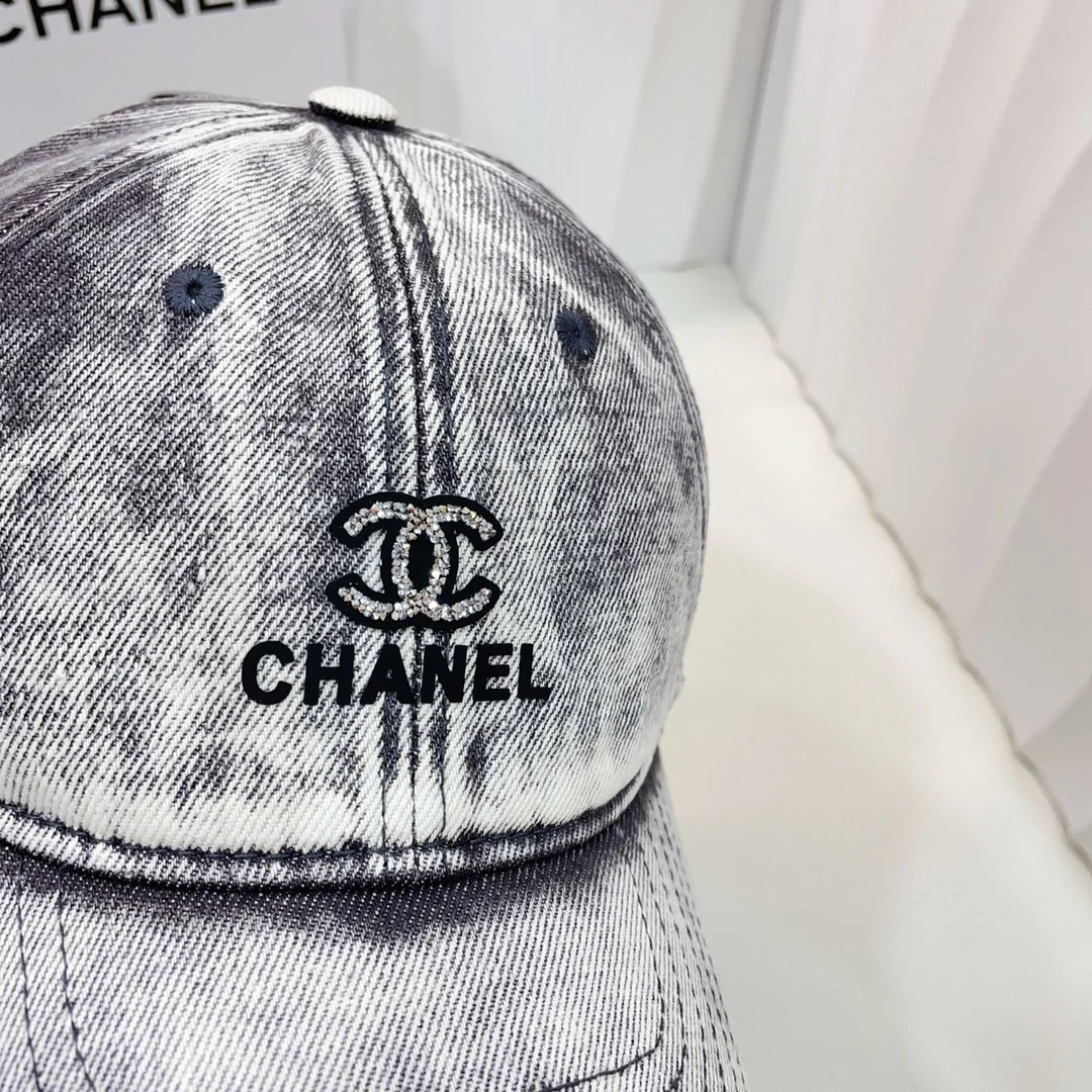 Chanel - Новая бейсболка из выстиранного денима