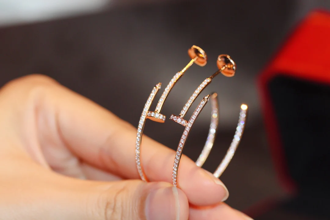 Серьги Cartier 0