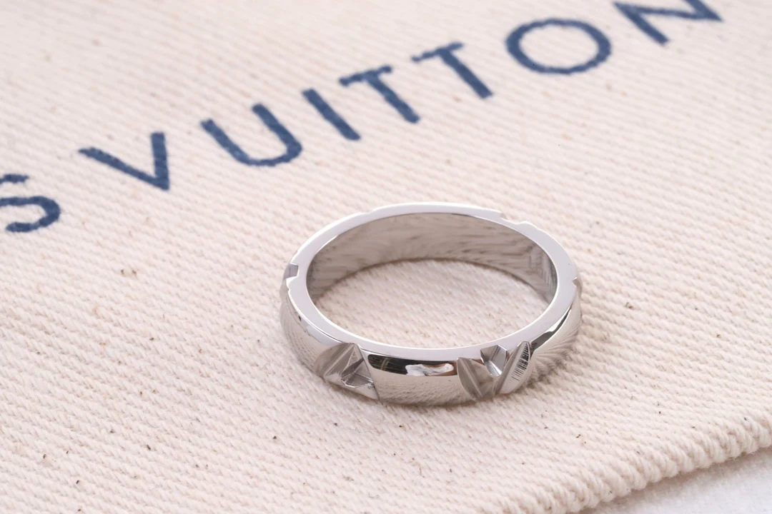 LV Ring 021-1