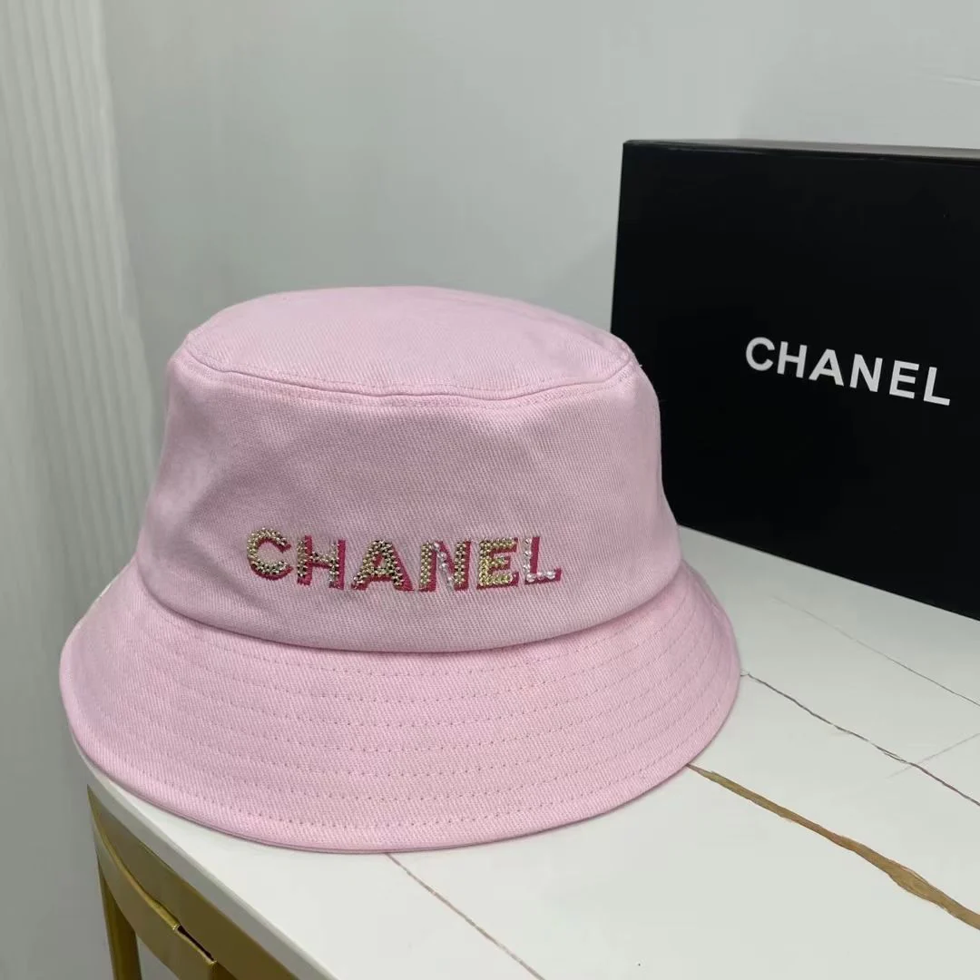 Рыбацкая шляпа Chanel, украшенная пайетками и стразами - Рекомендовано на Xiaohongshu - 1