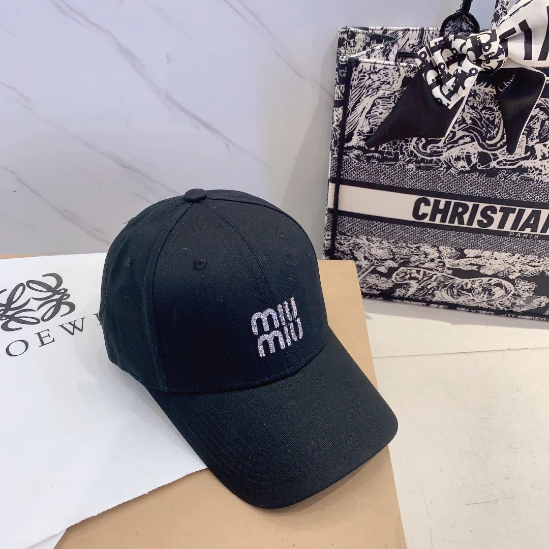Бейсболка Miu Miu с ромбовидной надписью - черная