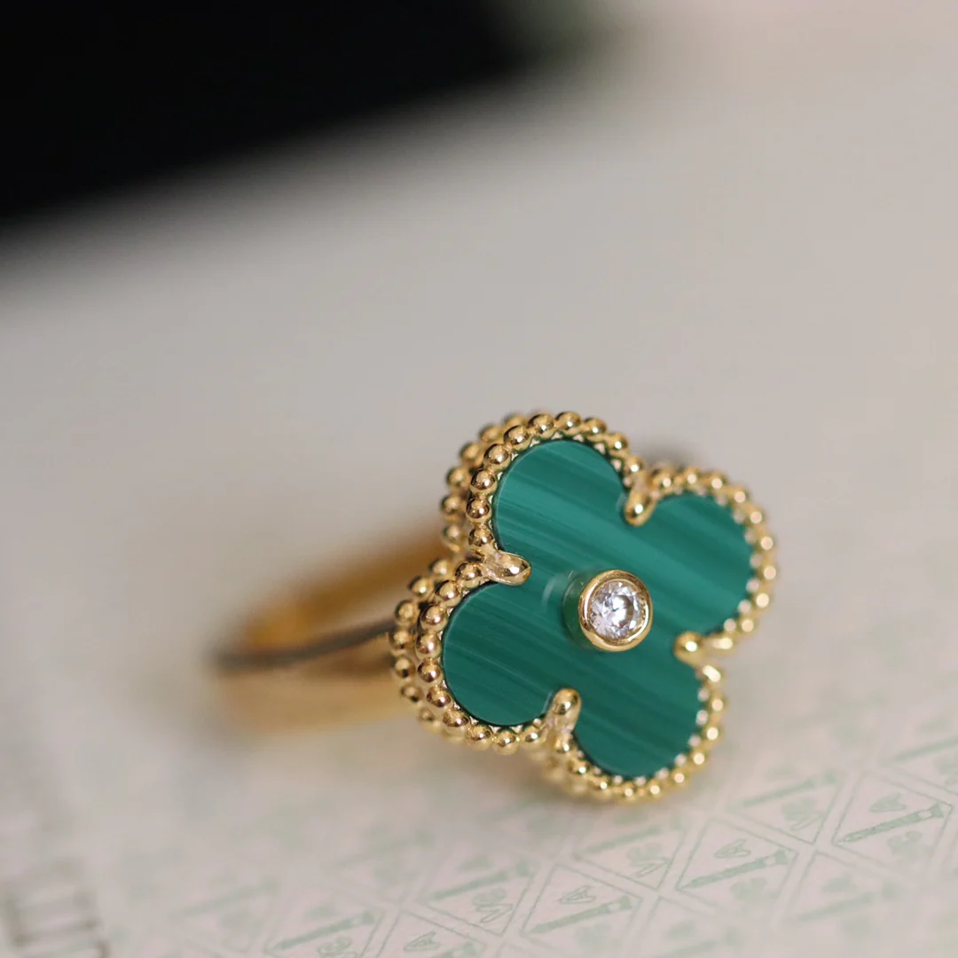 Ван Век - Кольцо 070