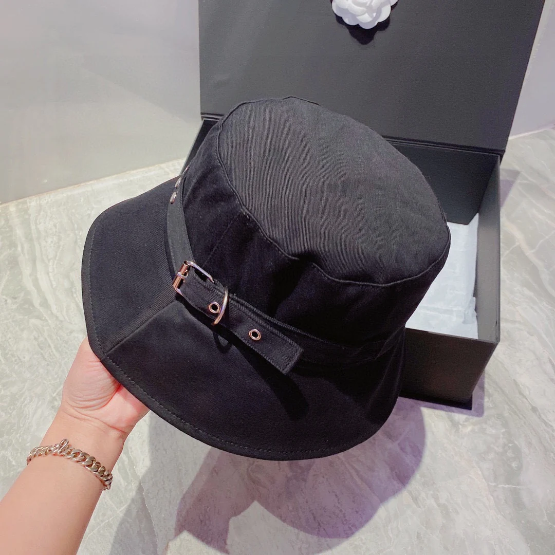 Balenciaga - Пряжка в форме буквы B - Рыбацкая шляпа