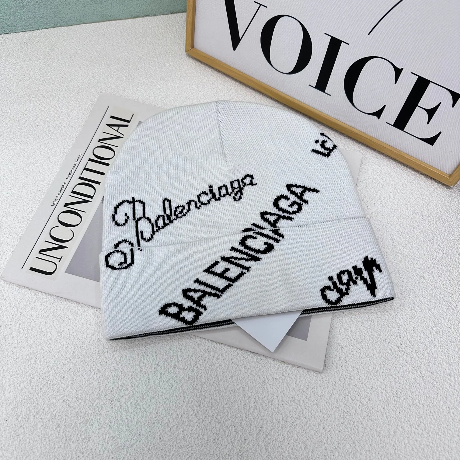 Новинка сезона осень/зима 2023 от Balenciaga - Вязаная шапка-бини