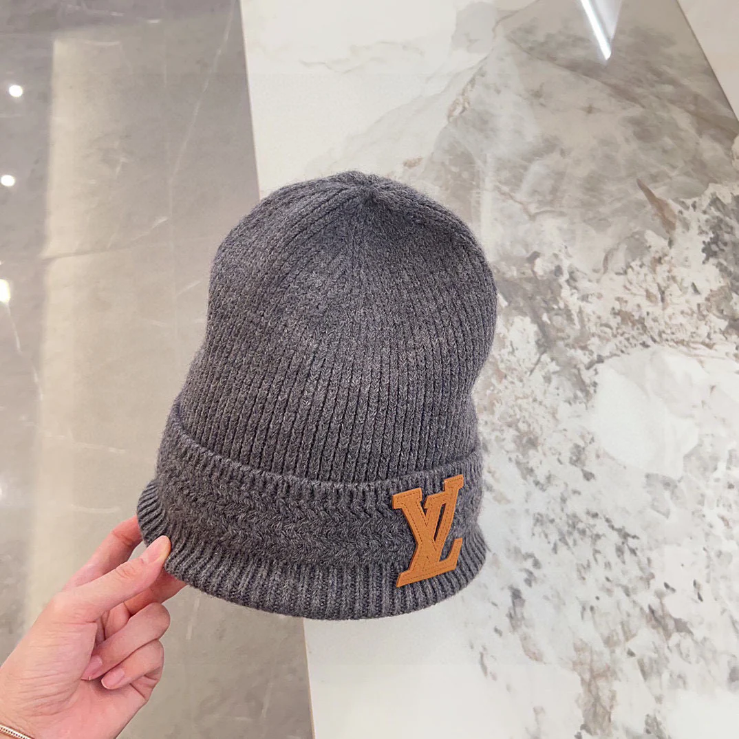 Вязаная шапка LV Leather Label - серая