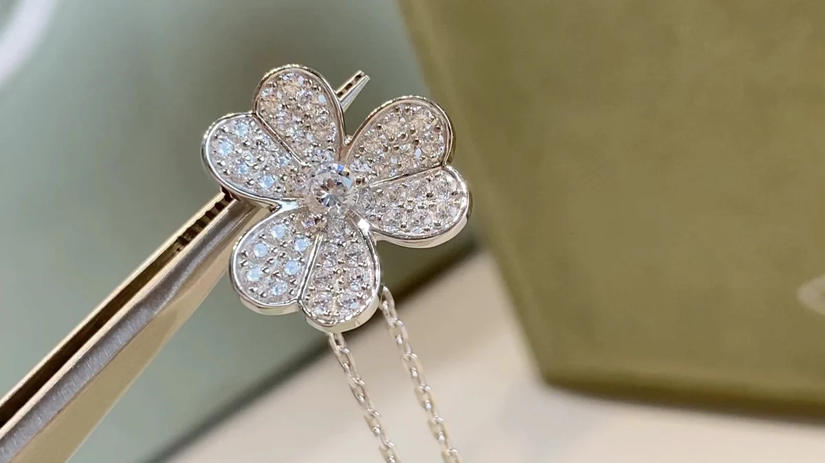 Van Vuitton - Колье 107