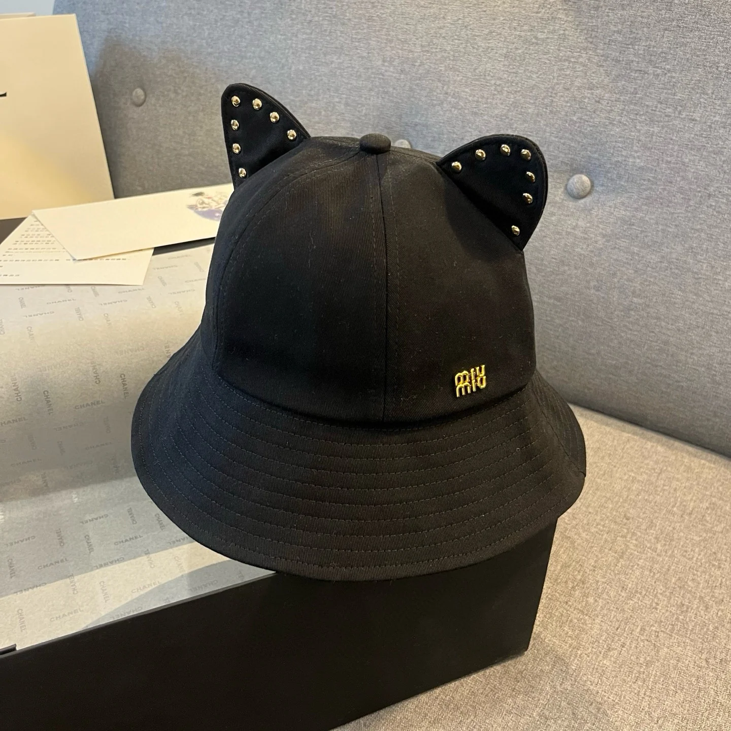 Рыбацкая шляпа Miu Miu с кошачьими ушками - Черная - 1