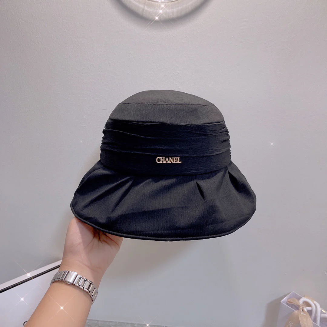 Плиссированная шляпа от солнца от Chanel