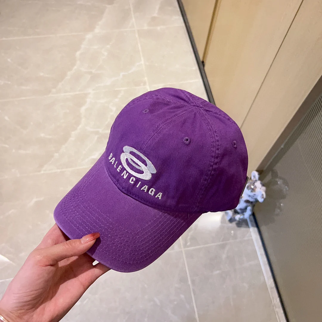 Париж - Новинки сезона весна/лето 2023 - Вышитая шапка/шарф.