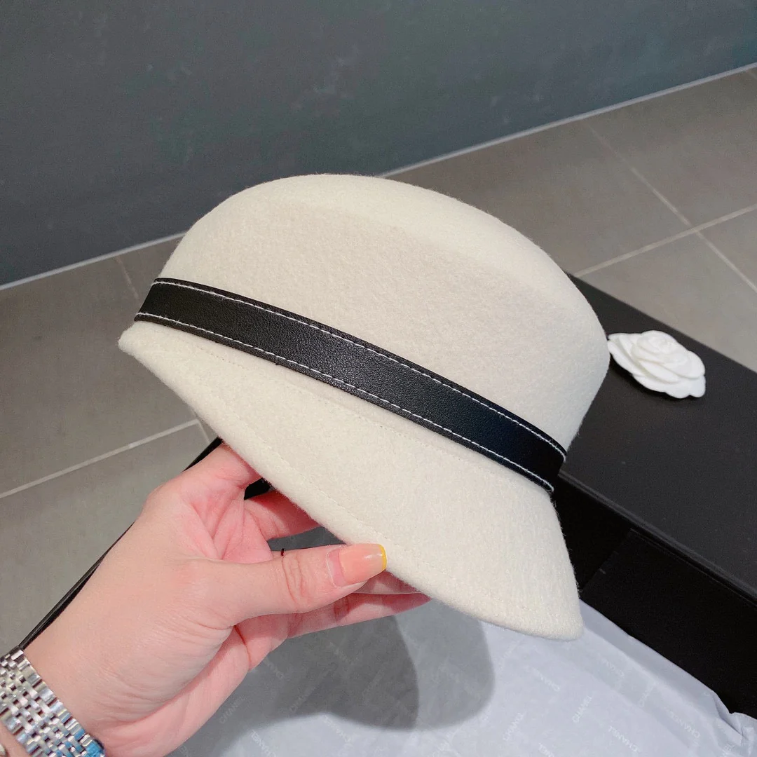 Chanel - Шерстяная кепка-?уточка? - Белая