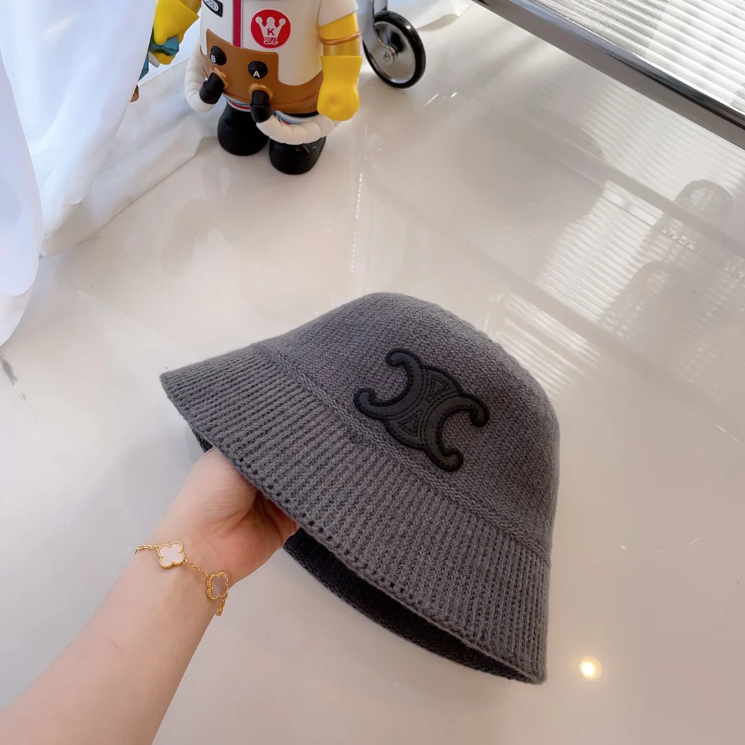 Вязаная рыбацкая шапка Celine в винтажном стиле с текстурной отделкой - серая.