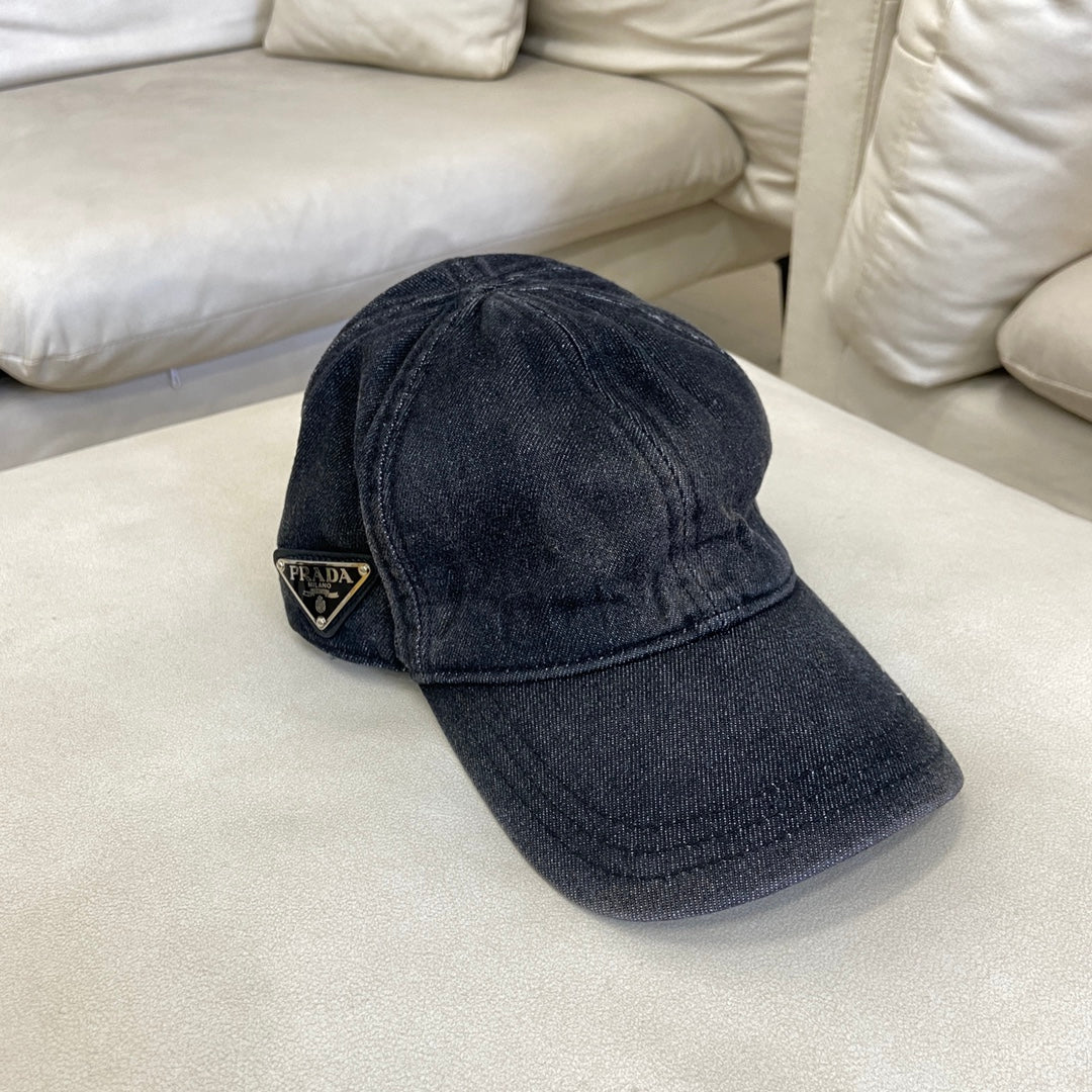 Бейсболка Prada Washed - черная