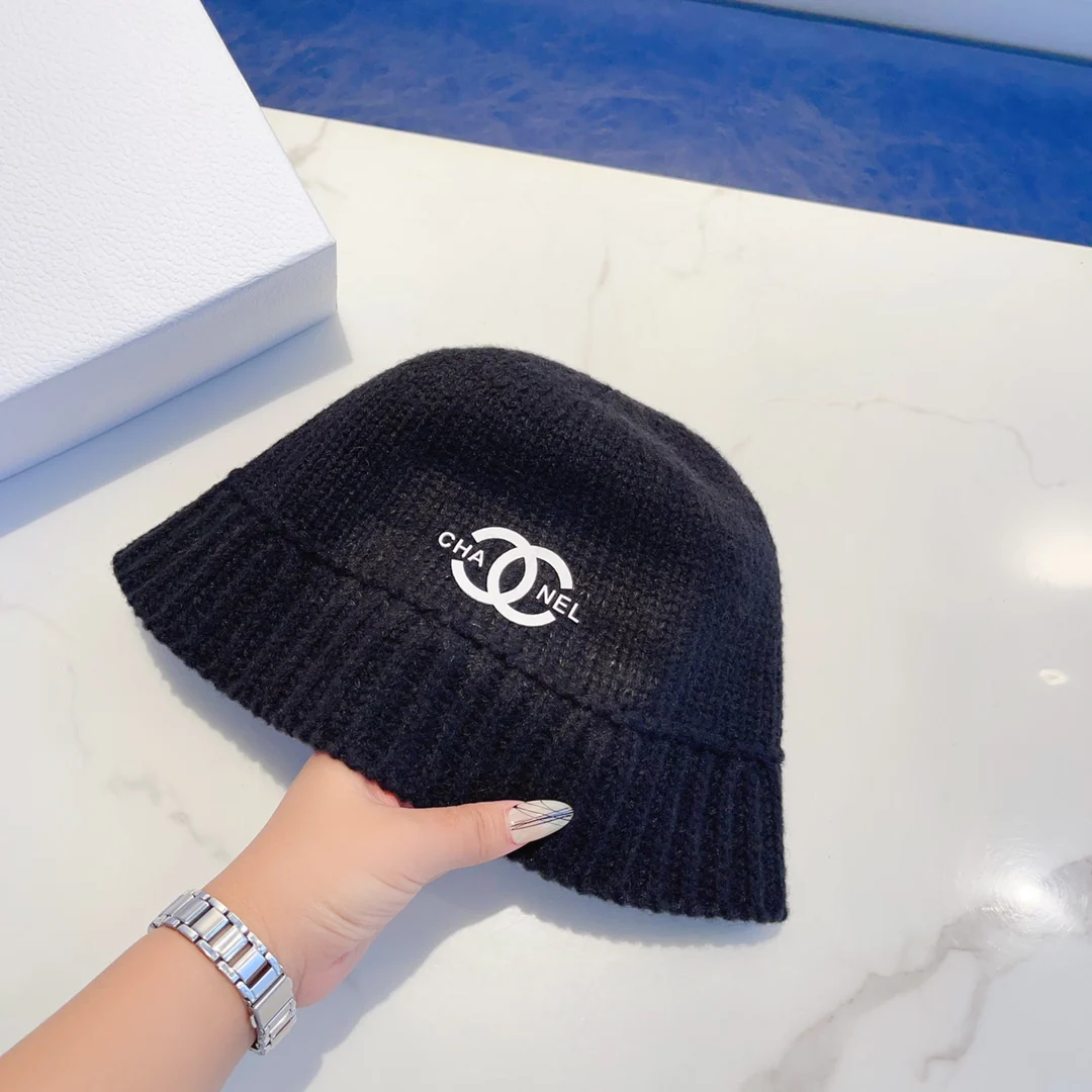 Панама Chanel из фактурной вязки