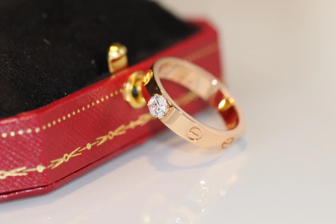 Кольцо Cartier Love Solitaire — розовое и белое золото