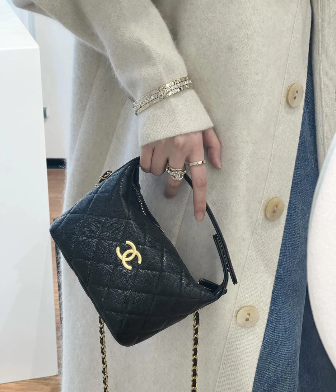 Браслет Chanel ?Три в одном? за 25 пенсов — множество вариантов ношения.
