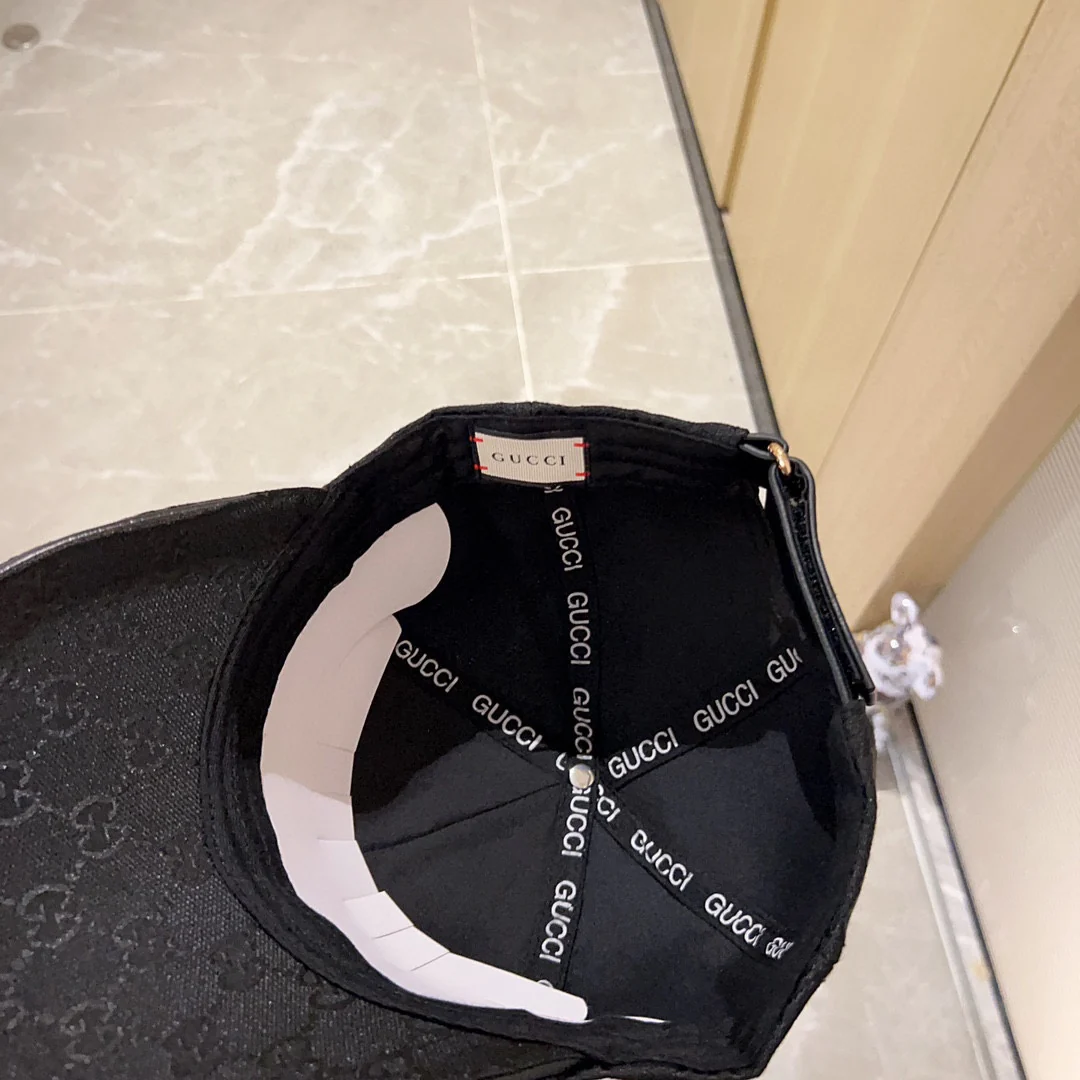 Новая бейсболка Gucci 2023 года с монограммой для мужчин и женщин - черная.