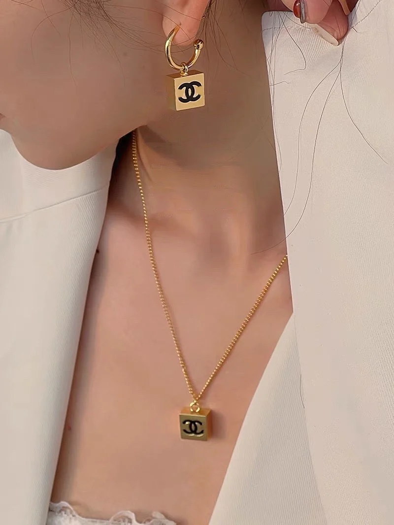 Chanel - Колье 382