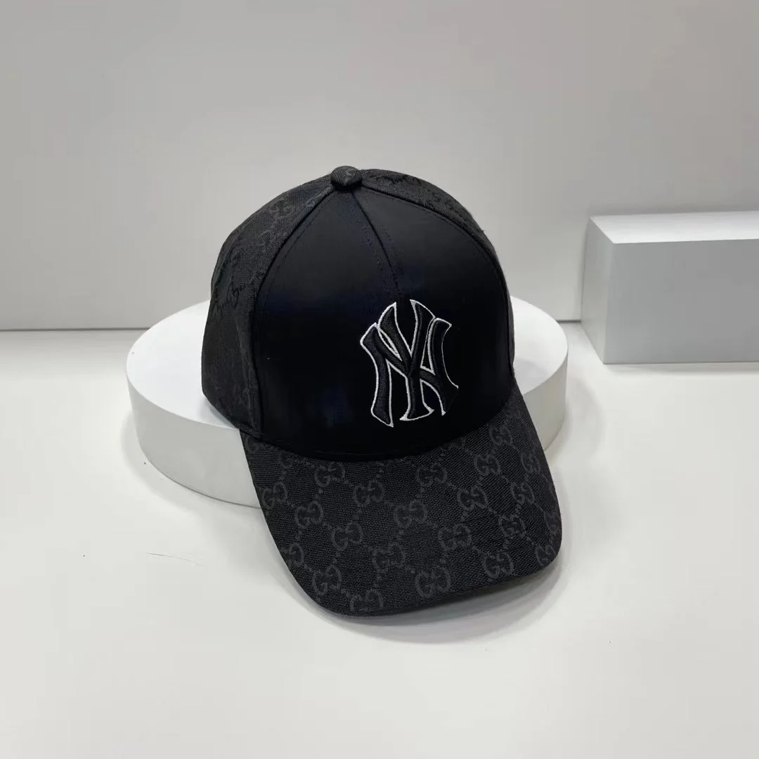 Бейсболка, созданная в сотрудничестве с Gucci.