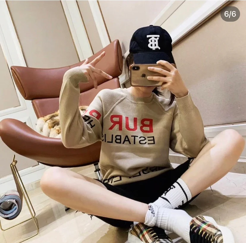 Burberry - Новая клетчатая бейсболка с большой вышивкой буквы B