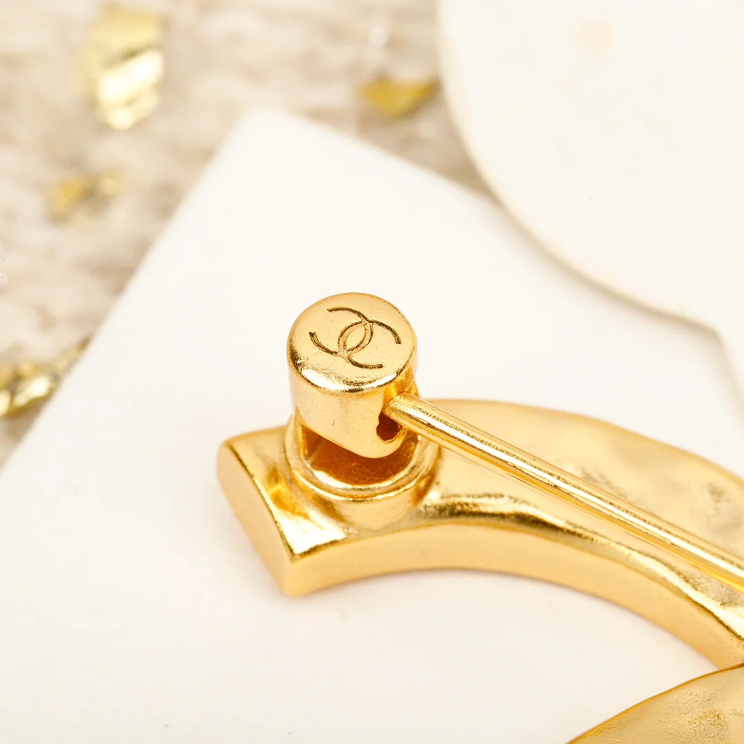 Брошь Chanel 129