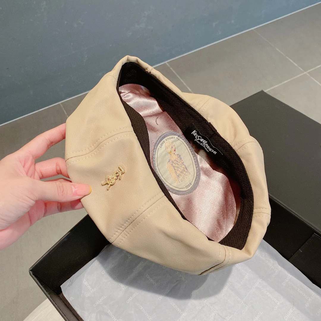 Берет из выстиранной кожи Saint Y.L.