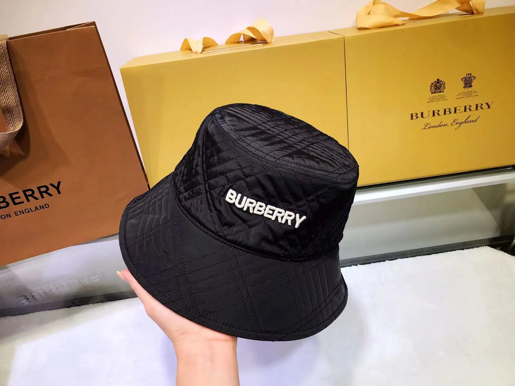 Двусторонняя панама Burberry
