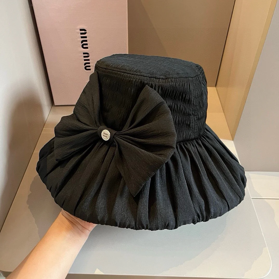 Новая плиссированная шляпа от солнца Miu Miu 2024 с бантом - черная