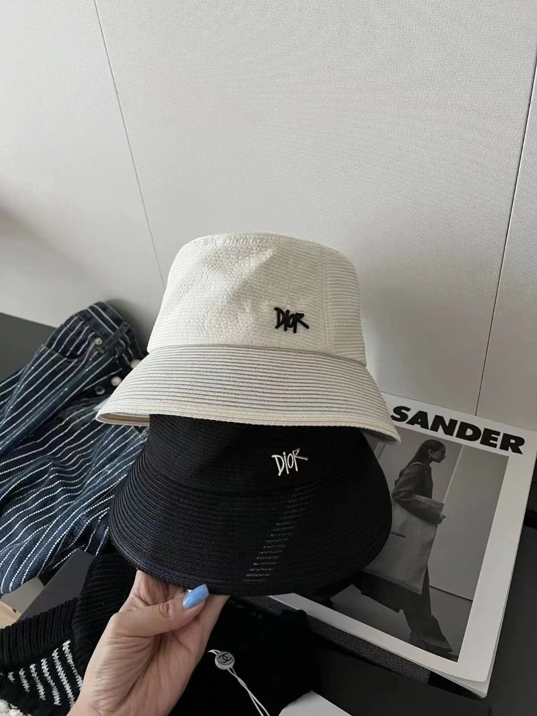 Dior - Простая рыбацкая шляпа с отделкой из разных материалов - Металлическая этикетка - 2 цвета