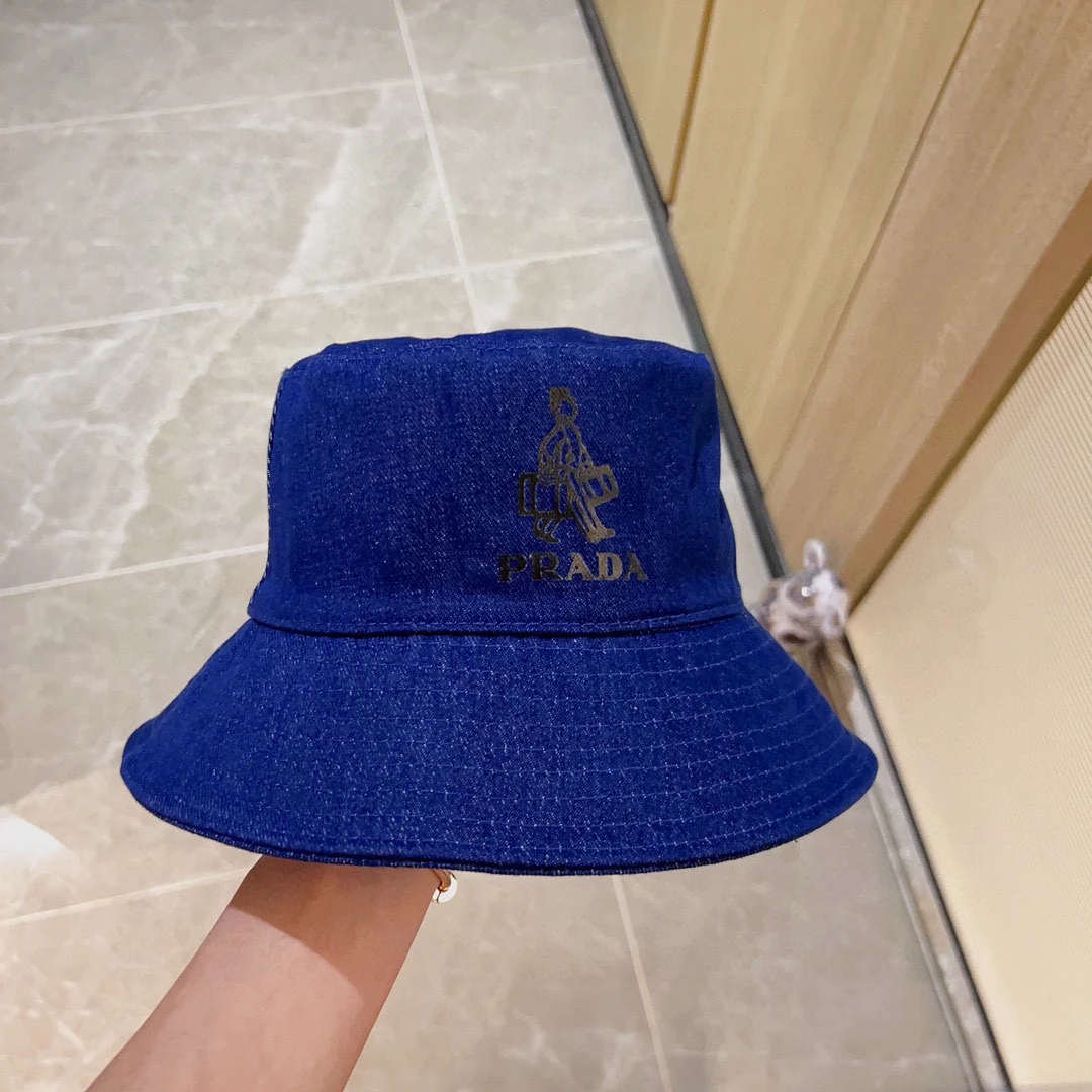 Новинка сезона весна/лето 2023 от Prada - Двусторонняя джинсовая панама - Синяя