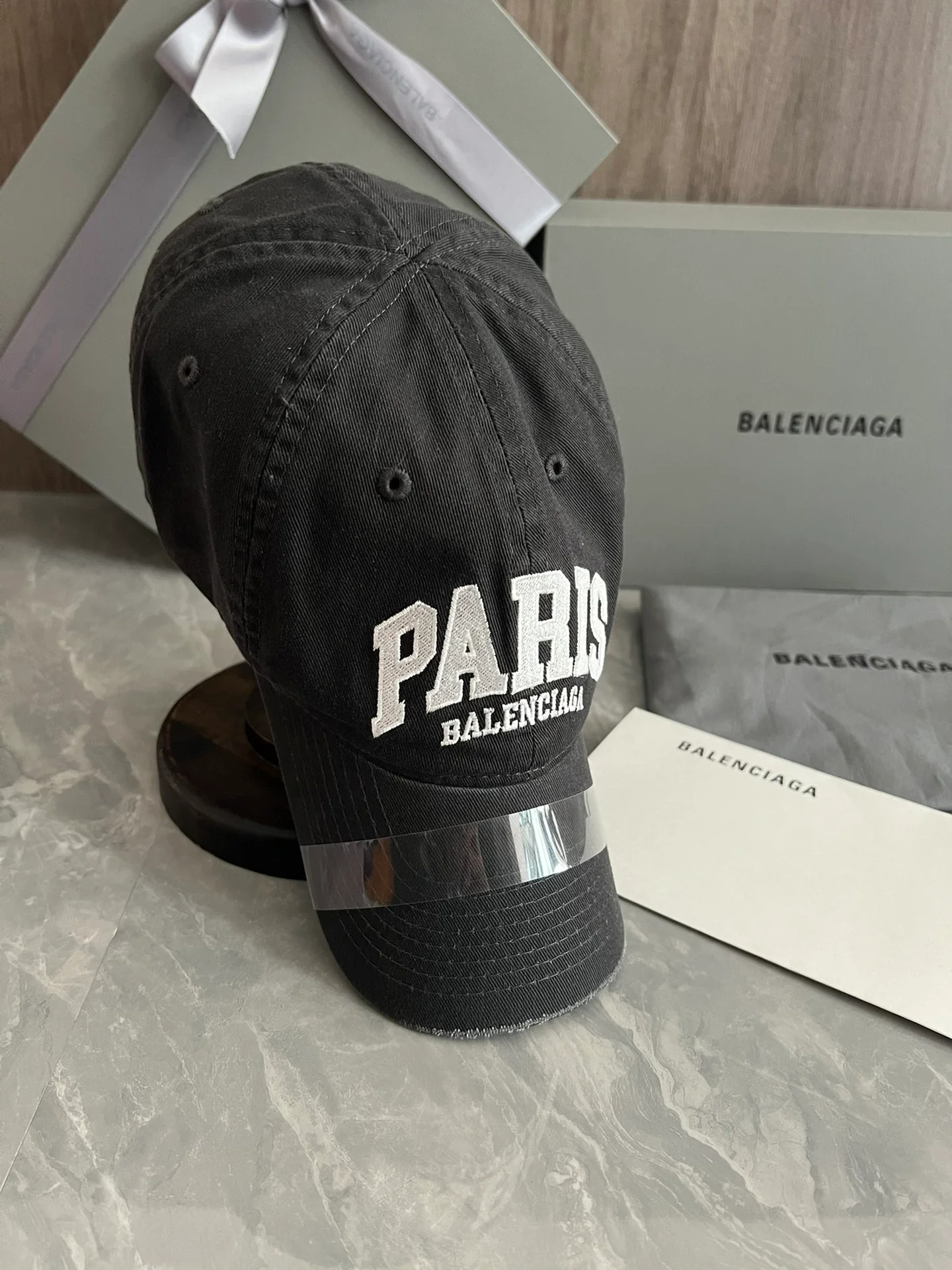 Balenciaga - Бейсболка в стиле ретро City Collection с эффектом потертости - Черная