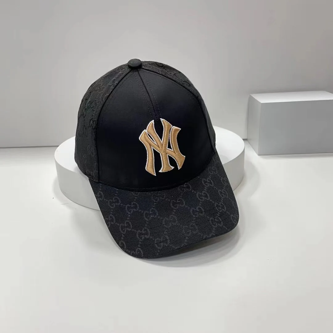 Бейсболка, созданная в сотрудничестве с Gucci.