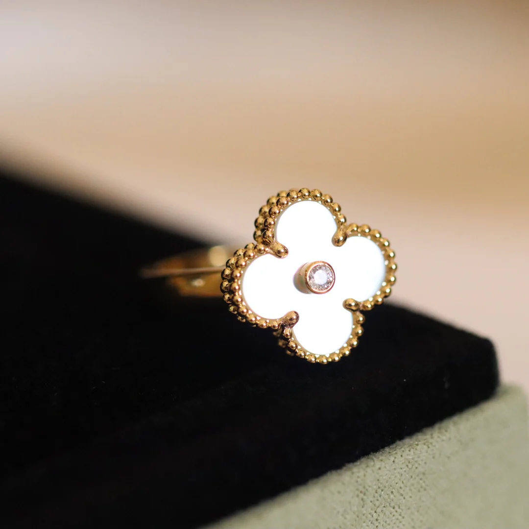 Ван Век - Кольцо 068