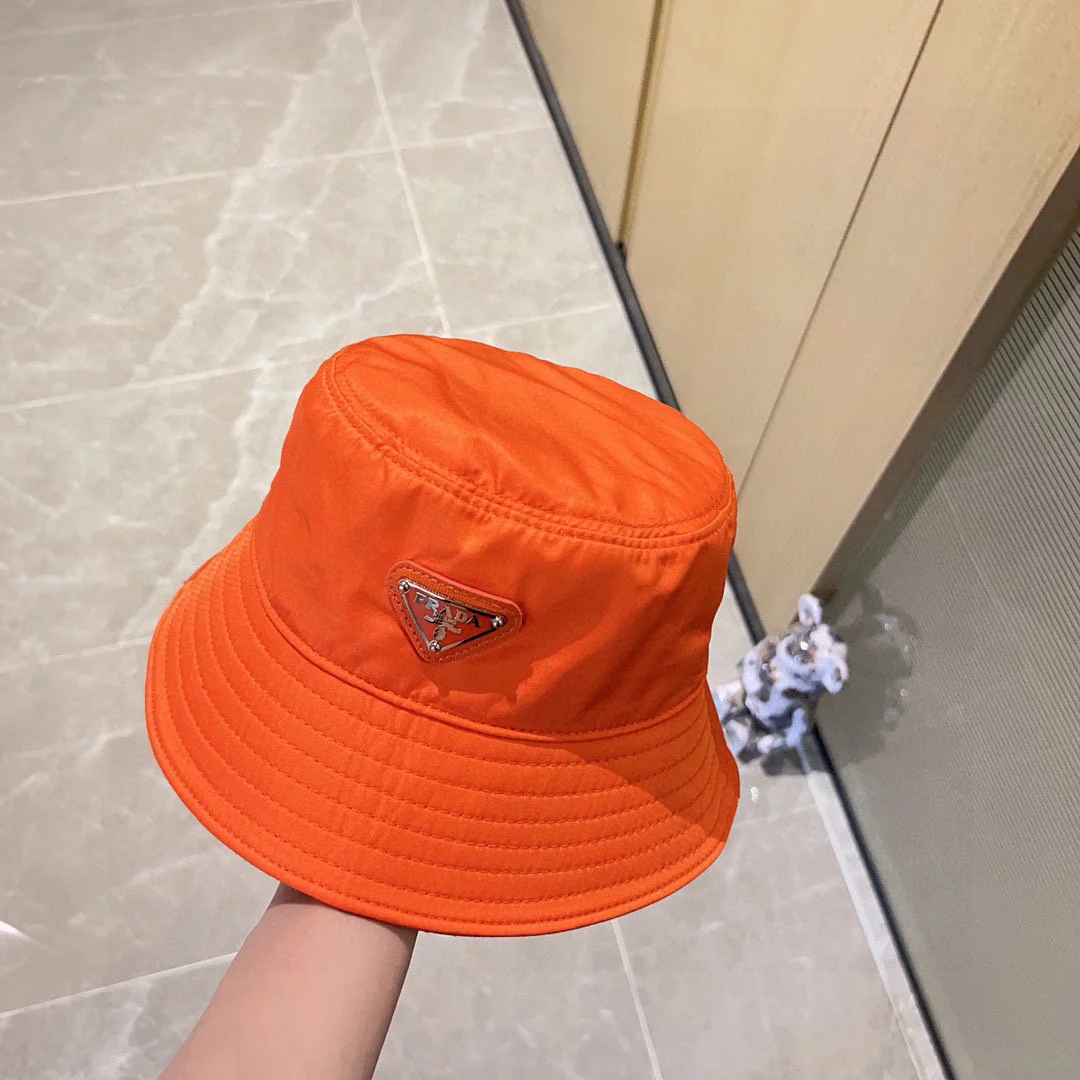 Новая ретро-панама Prada из джинсовой ткани, 2023 год - оранжевая.