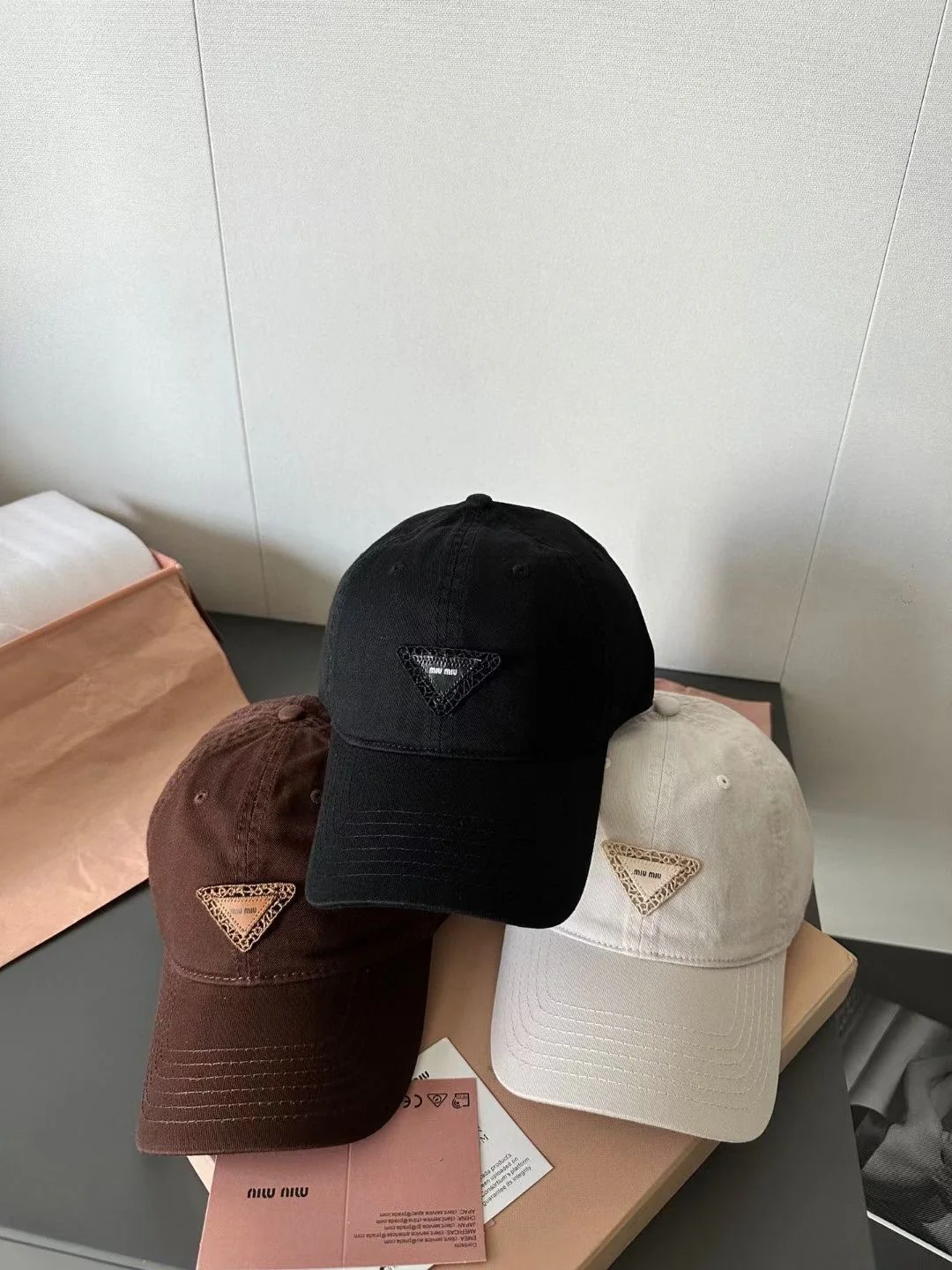 Miu Miu - Бейсболка с мягким верхом для ранней осени