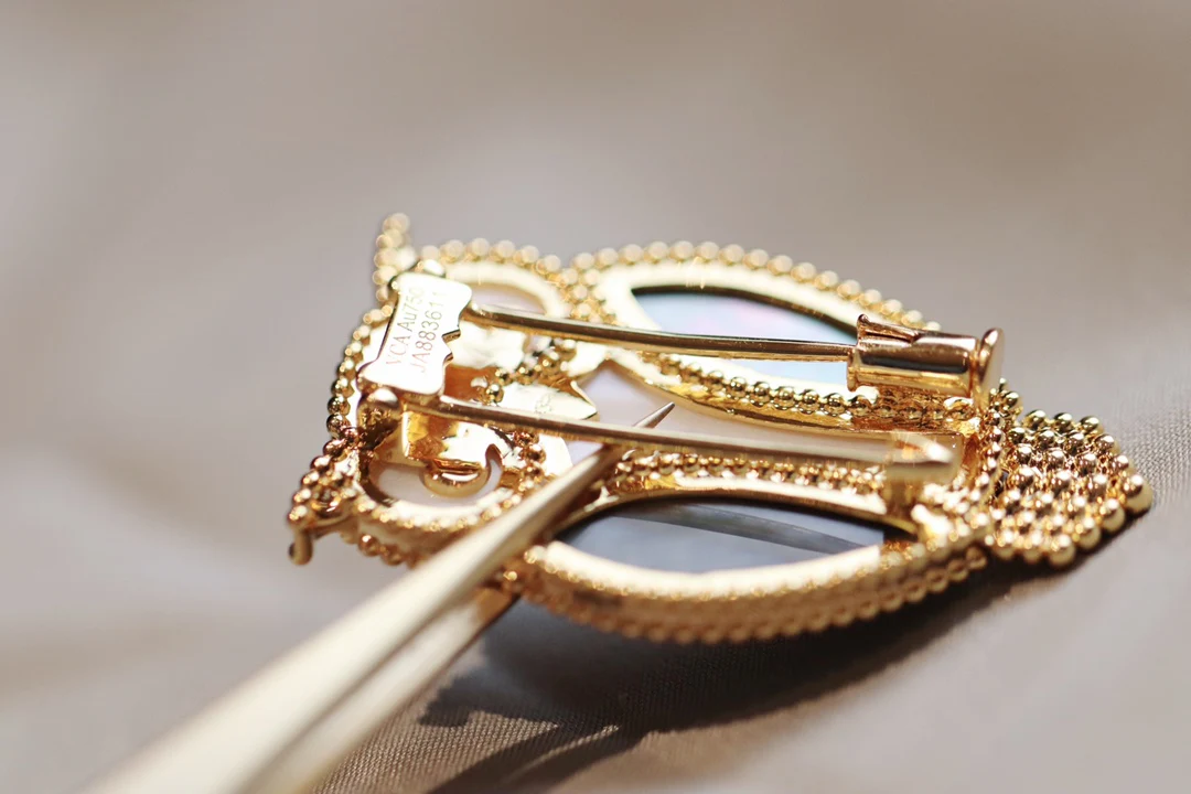 Van Véck - Брошь 009