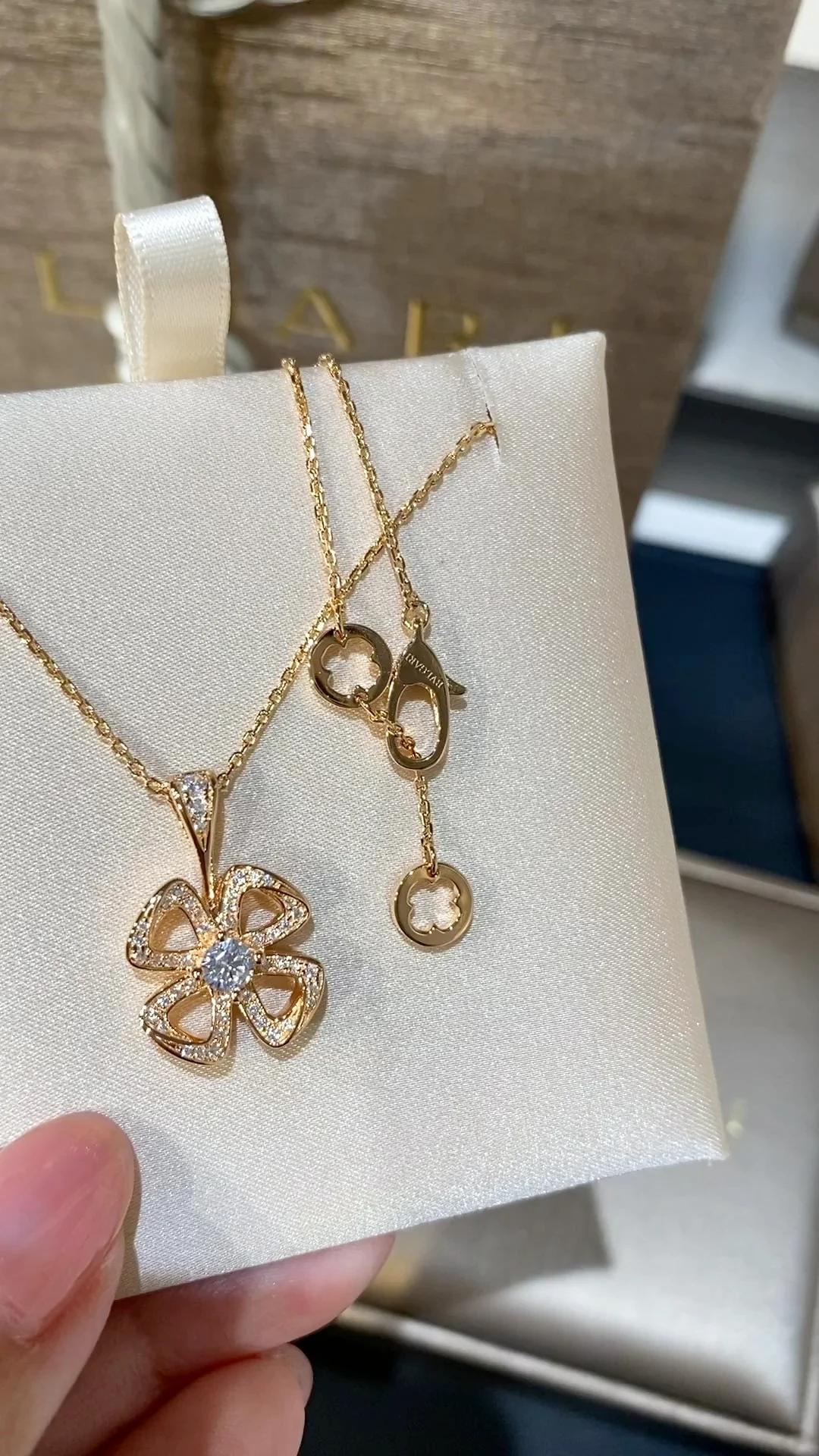 Колье Bvlgari - изображение из коллекции