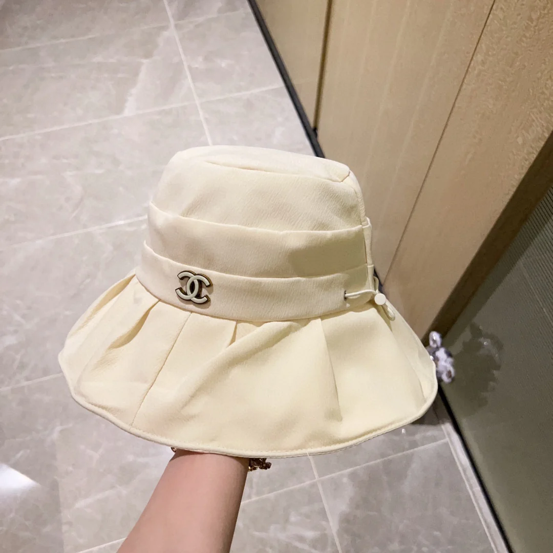 Новинка сезона весна/лето 2023 от Chanel - Рыбацкая шляпа - на шнурке - Белая