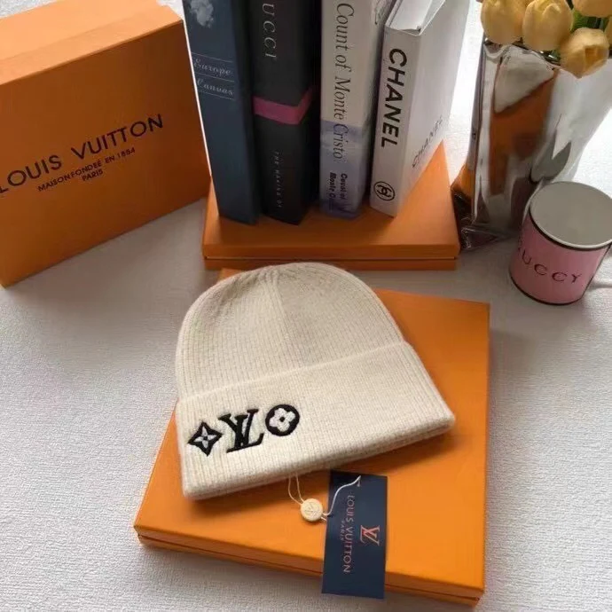 LV - Шерстяная вязаная шапка-бини - 1