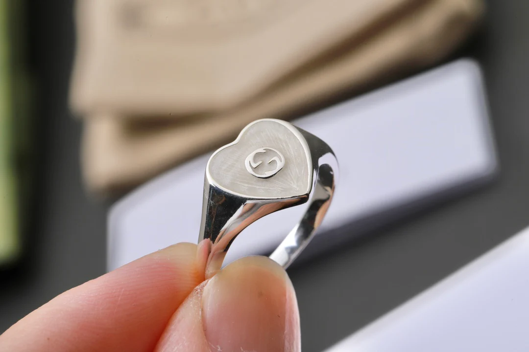 Кольцо Gucci 060