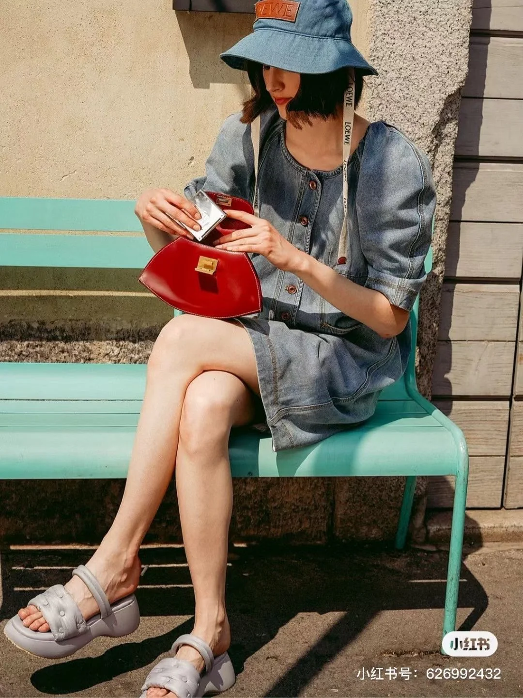 LOEWE - Стильная солнцезащитная шляпа с кожаным узором - зеленая