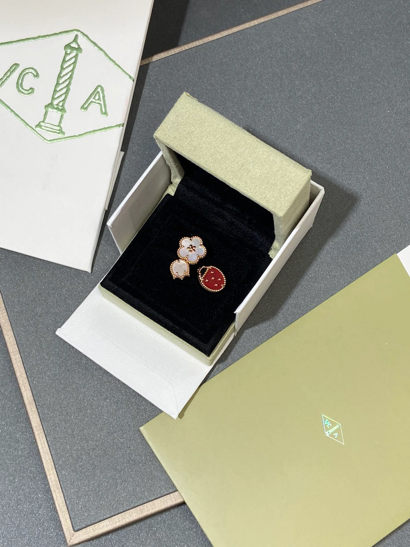 Ван Веккьо - Кольцо 062