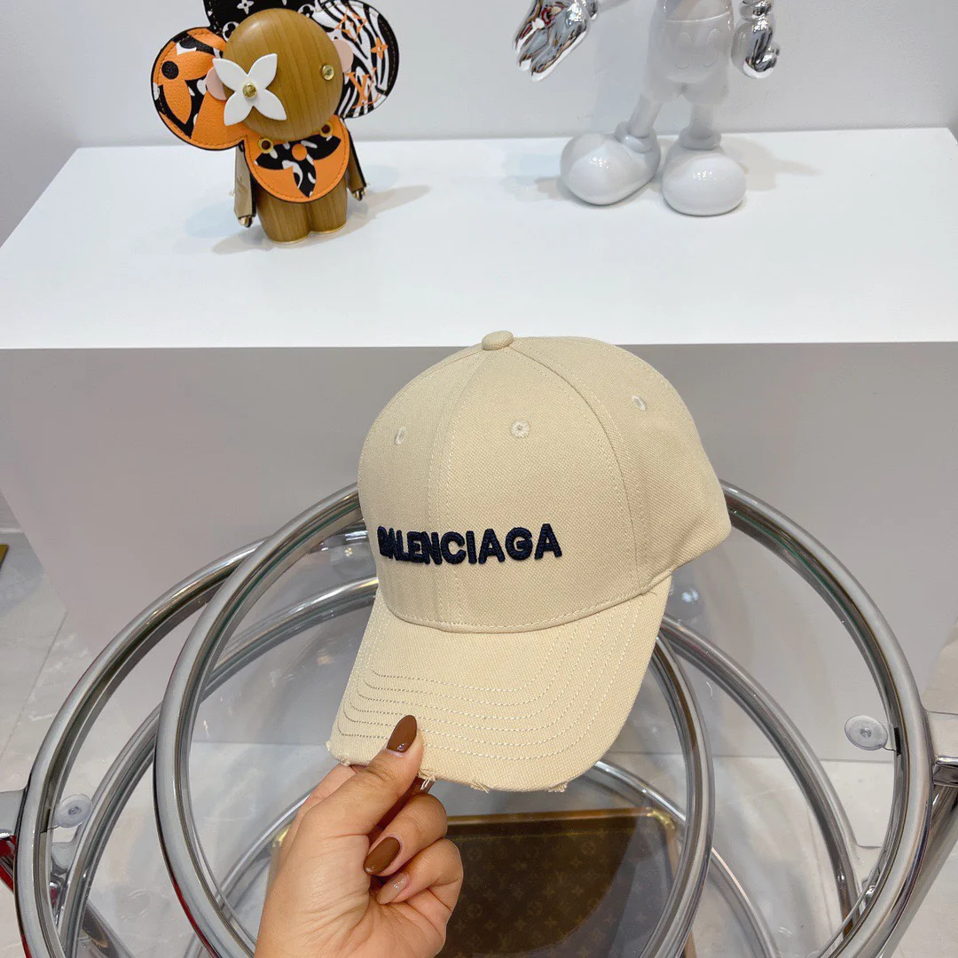 Бейсболка Balenciaga с вышивкой