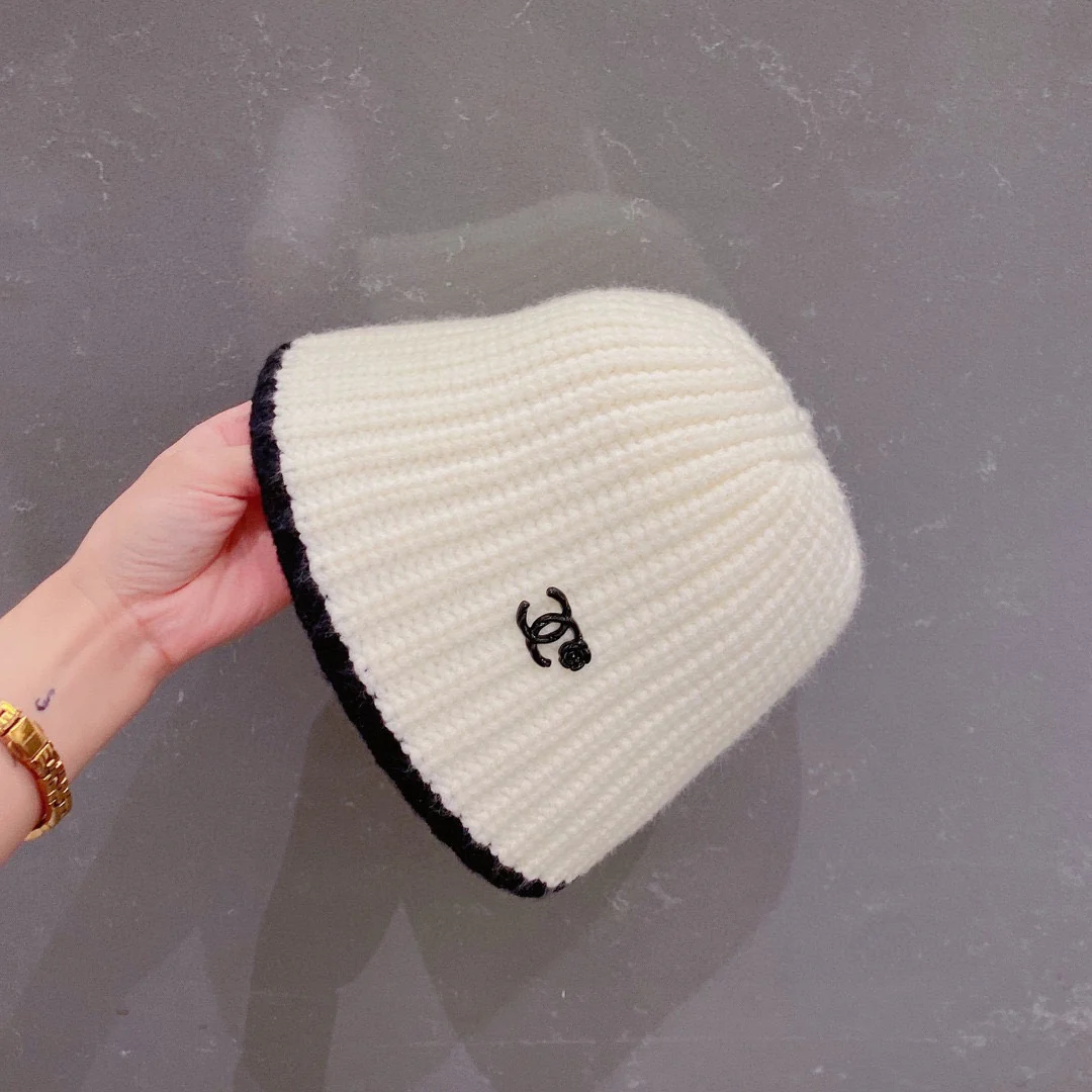 Chanel - Вязаная рыбацкая шапка - Белая