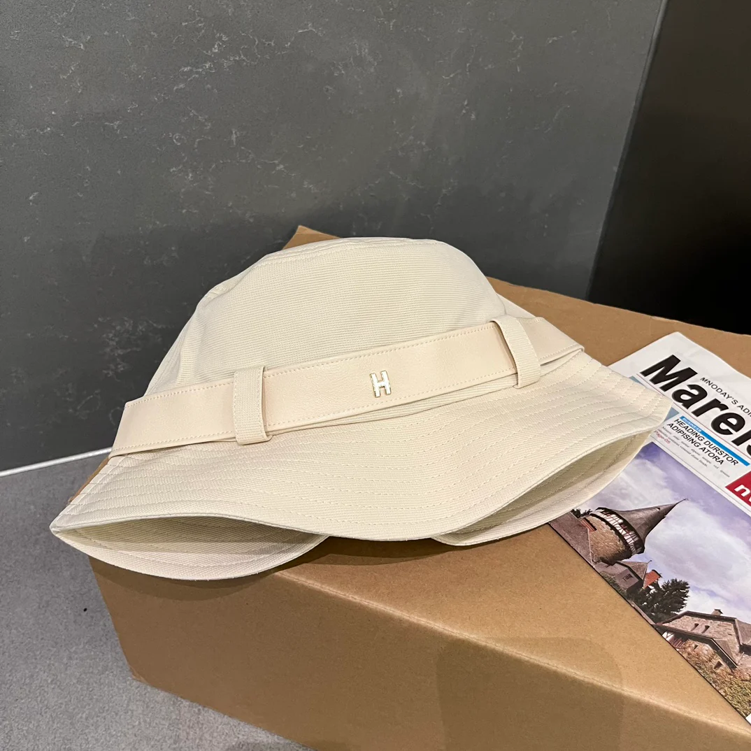 Новинка осени 2023 года от Hermes - Кожаная панама - Белая