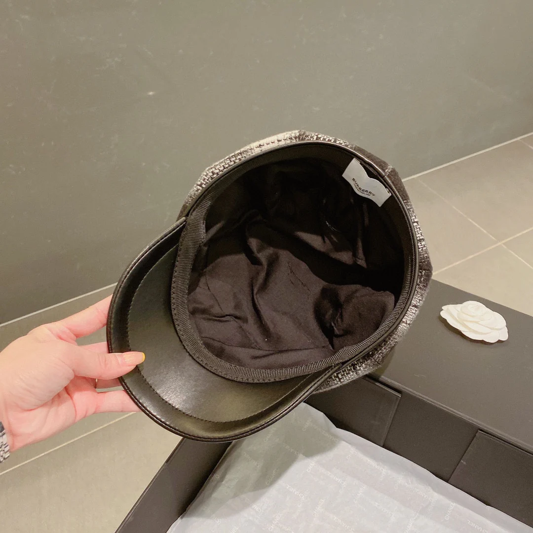 Берет в клетку Burberry - черный