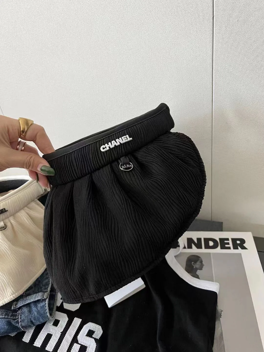 Солнцезащитная шляпа Chanel с открытым верхом - UVA